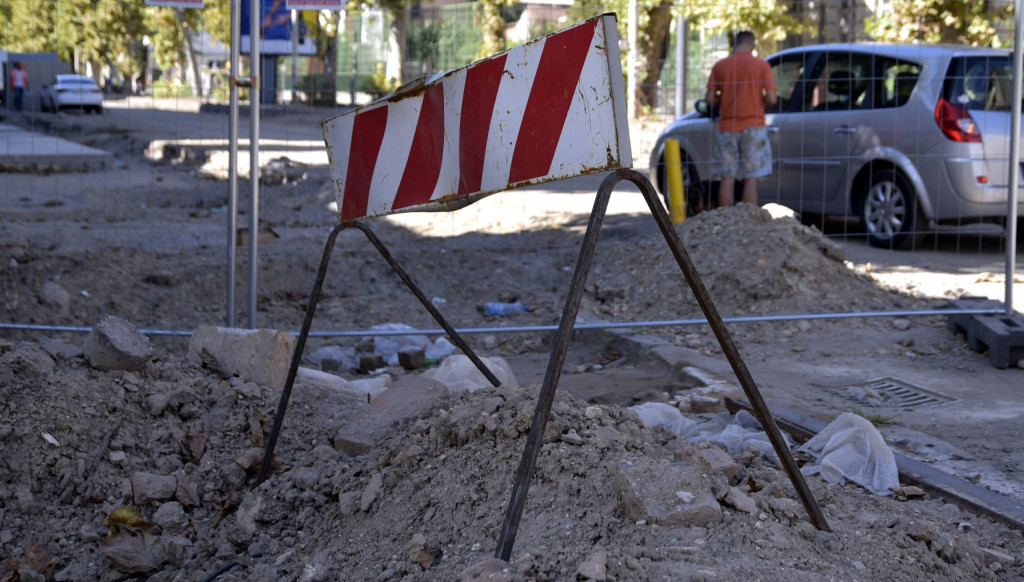 Umesto parkinga traka ka Terazijskom tunelu Radovi na delu Dečanske ulice