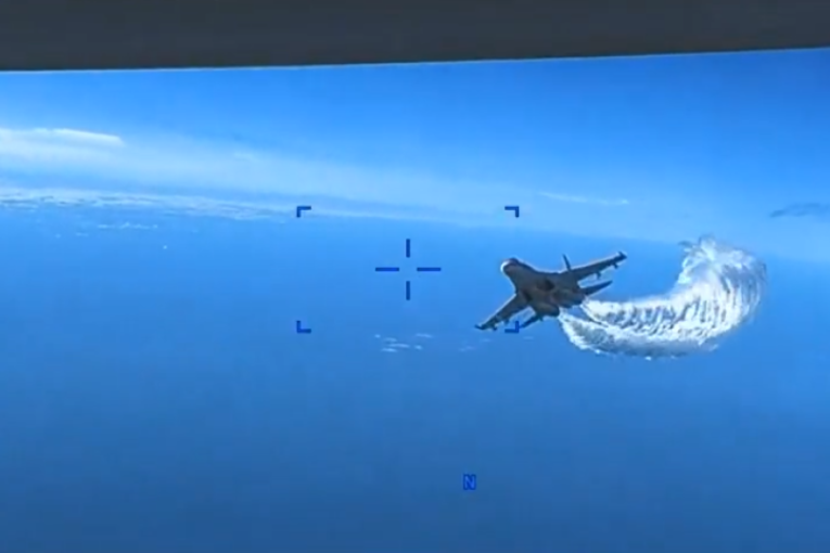 Objavljen snimak incidenta iznad Crnog mora: Ruski avion dva puta nadleteo američki dron (VIDEO)