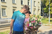 Gazda Paja izveo ženu i ćerku iz porodilišta: Došao sa sinom koji nije skrivao sreću zbog sestre (FOTO)