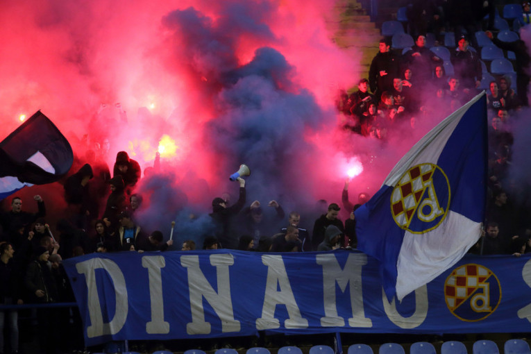 Dinamovi huligani opet divljaju! Prebili i opljačkali španske navijače (FOTO)
