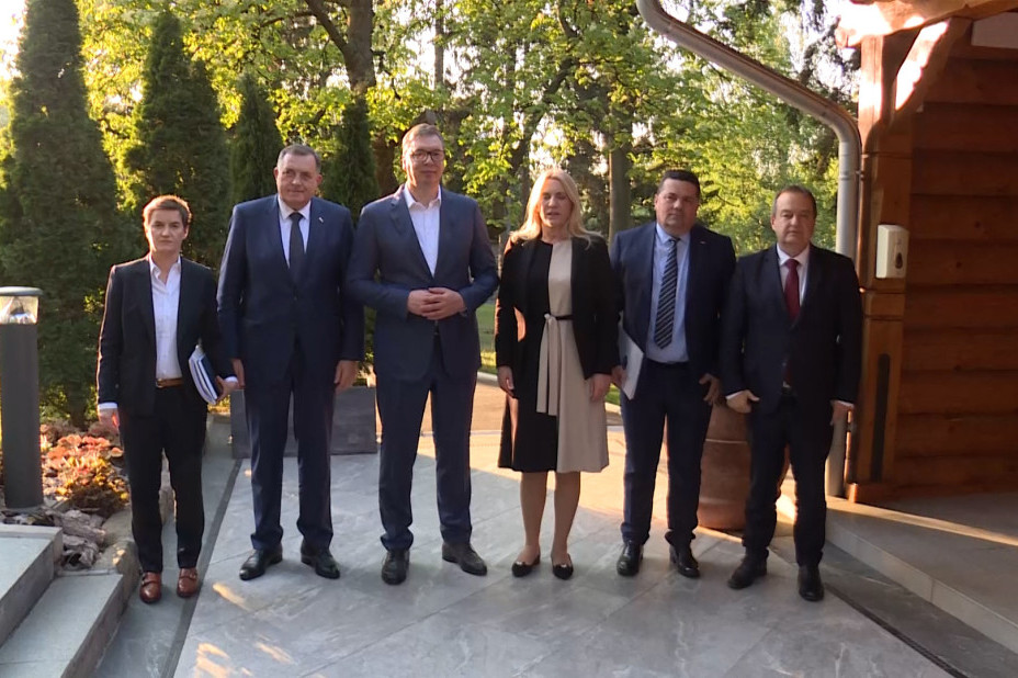 Sastanak u vili "Mir": Vučić, Brnabićeva i Dačić sastali se sa Dodikom, Cvijanovićevom i Stevandićem