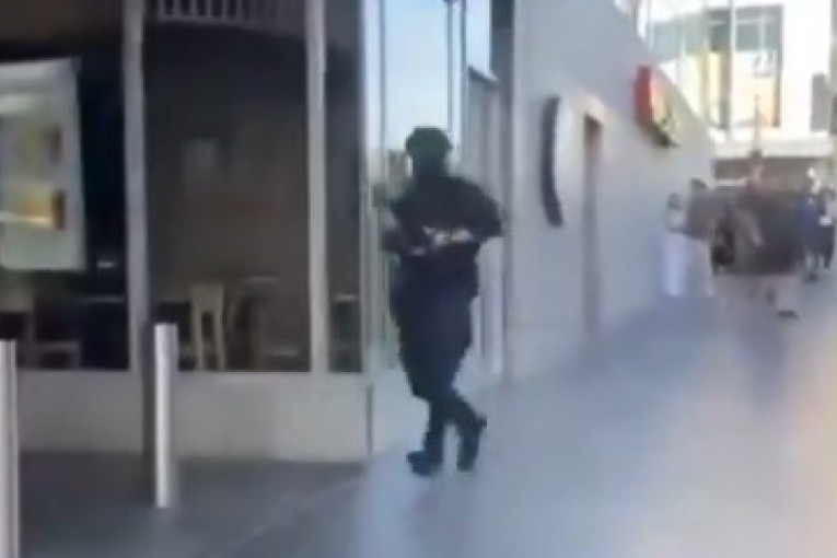 Drama u tržnom centru u Sidneju: Muškarac nožem izbo više ljudi (VIDEO)