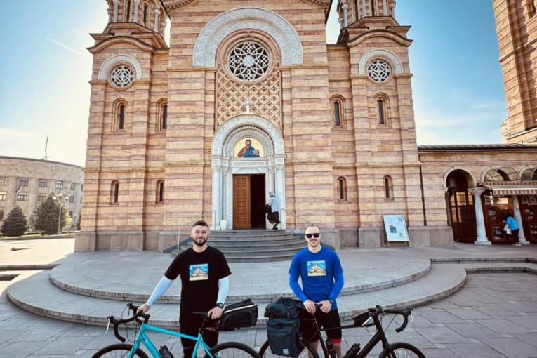 Milan i Damjan su krenuli put Egine kao Nikola Rokvić: Na hodočašće pošli biciklima, a plan je da Uskrs provedu sa porodicom (FOTO)
