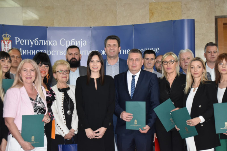 Nastavljamo sadnju širom Srbije: Vujović potpisala ugovore sa 38 lokalnih samouprava