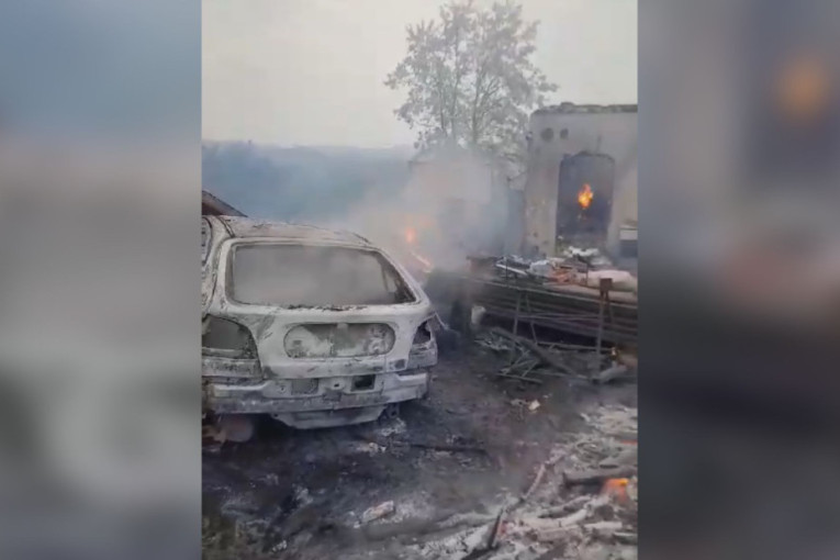 Izgorelo celo domaćinstvo u ariljskom selu Brekovo: Kuća, pomoćni objekti, mašine, automobil... (VIDEO)