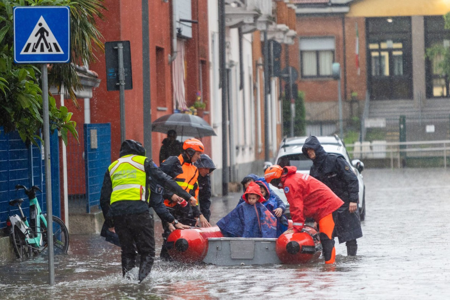 Potop u Lombardiji! U Kantu nestao muškarac u nabujaloj reci, iz vode vire krovovi automobila (VIDEO)