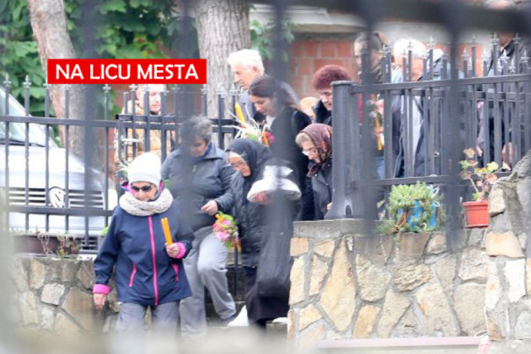 Telo Svetlane Dragijević doneto u crkvu: Rođaci poslali policiju, stide se! (FOTO/VIDEO)