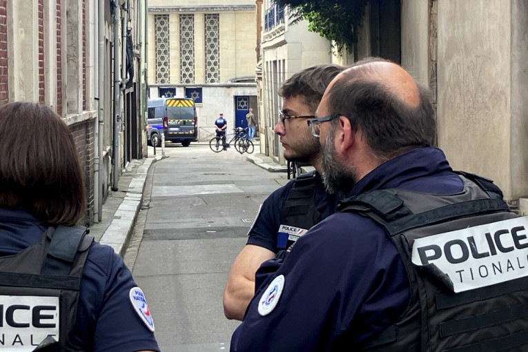 Drama u Francuskoj: Muškarac pokušao da zapali sinagogu, ubijen u obračunu sa policijom