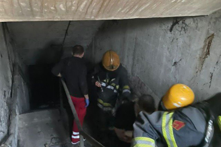 Snimak akcije spasavanja: Ovako su vatrogasci izvlačili iz tunela povređene u sudaru vozova! (FOTO/VIDEO)