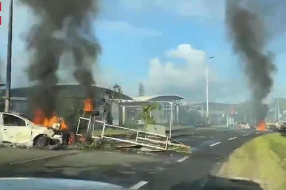Nova Kaledonija na ivici rata! Pale se vozila i zgrade, uvedeno vanredno stanje i ukinut TikTok (FOTO/VIDEO)