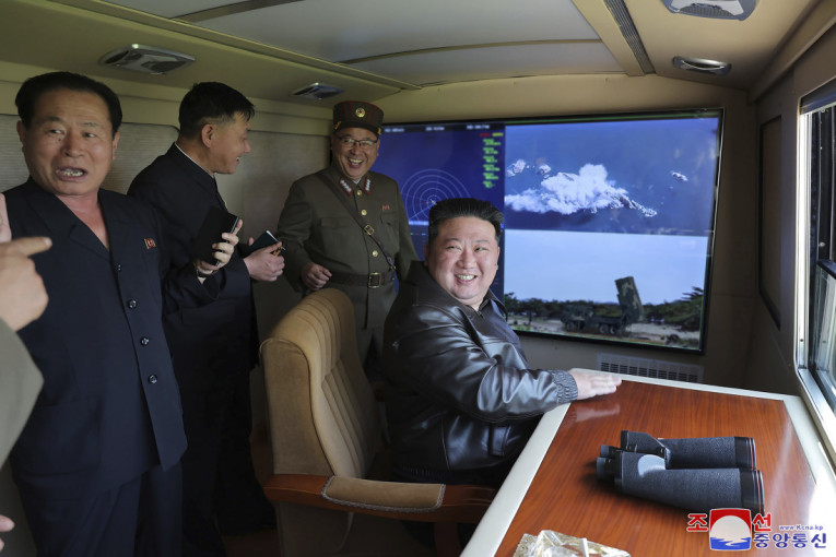 Kim ponovo slavi: Ovo su nove moćne zveri Severne Koreje (FOTO)