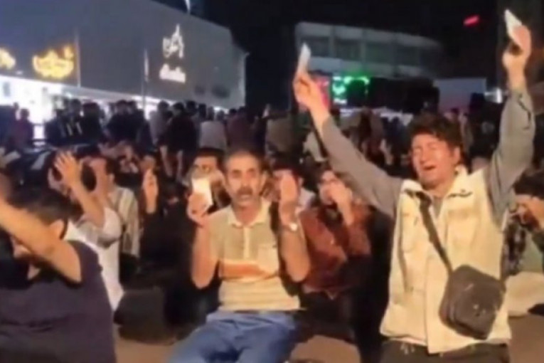 Iranci se mole za svog lidera: Narod izašao na ulice (VIDEO)