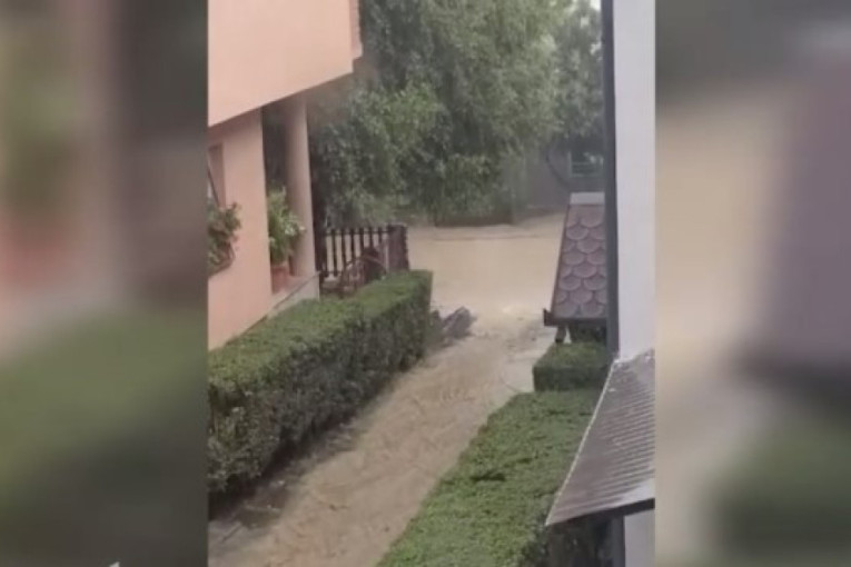 Poplavljene ulice u Vranju, tokom dana očekuje se normalizacija saobraćaja