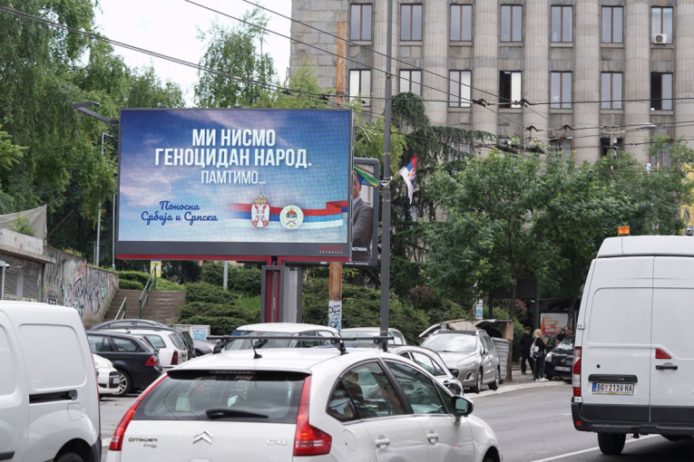 Širom Beograda bilbordi sa porukom: Mi nismo genocidan narod (FOTO/VIDEO)