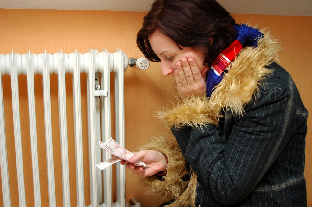 "Smrzavamo se, a računi za struju se ne smanjuju!": Stanari Banovog brda očajni - radijatori im danima hladni