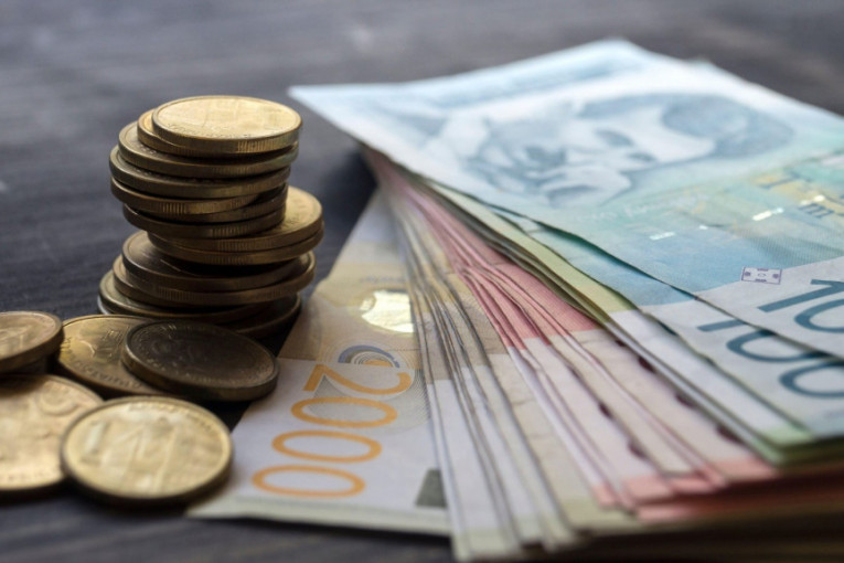 U julu prebacili 550 evra: Prosečna plata porasla šest odsto