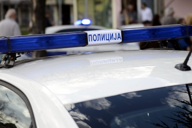Filmska potera u Kladovu: Ukrao automobil, pa bežao od policije i sleteo s puta