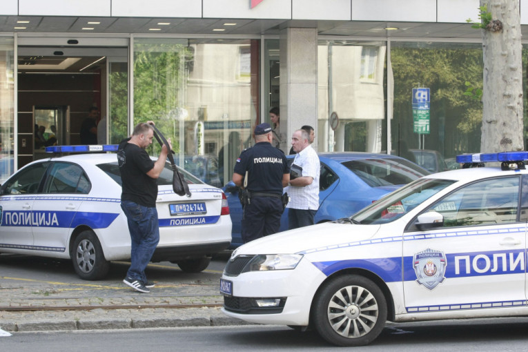 Pljačka banke u Aranđelovcu: Policija u poteri za razbojnikom!