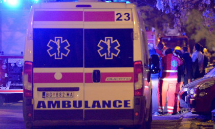 Tragedija na Vračaru: Žena pala sa drugog sprata zgrade, sve nadležne službe na terenu