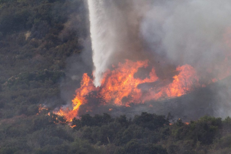 Veliki požar iznad Korala u Sutomoru