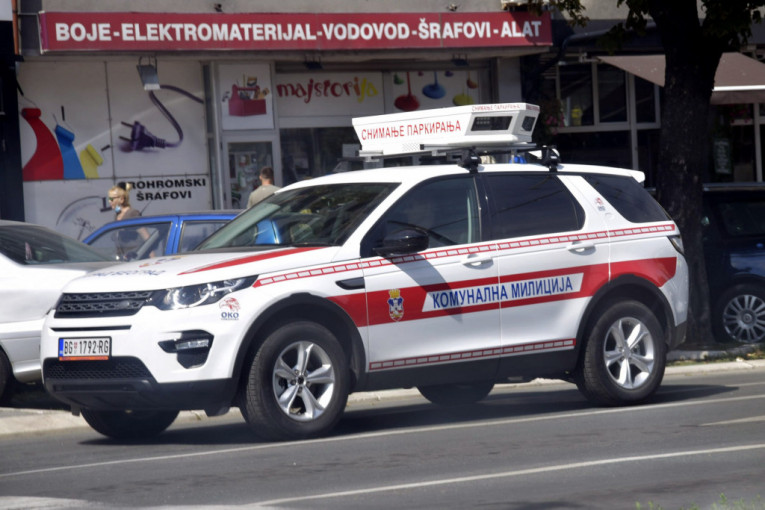 Lančani sudar u Takovskoj: Povređeni milicajac i radnik "Parking servisa"(VIDEO)