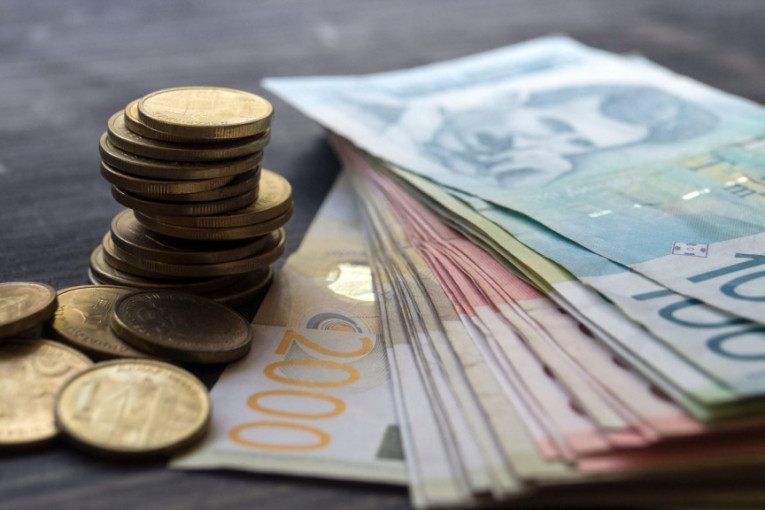 Porasla prosečna plata u oktobru