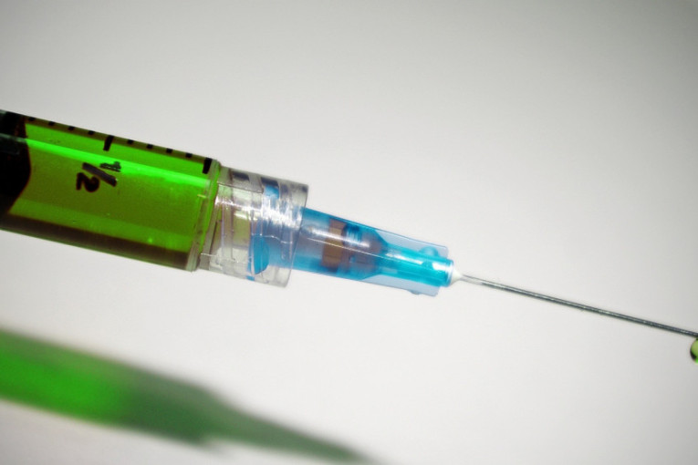 Britanski naučnici: Vakcina neće vratiti život u normalu na proleće