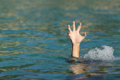 Drama na bazenu - dečak potonuo na dno: Spasilac iz Mionice odmah reagovao, doktorka pritrčala u pomoć!