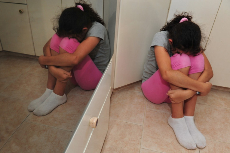 "Mama, sve mi je uradio!": Jeziva ispovest roditelja silovane devojčice (13) iz Bogatića