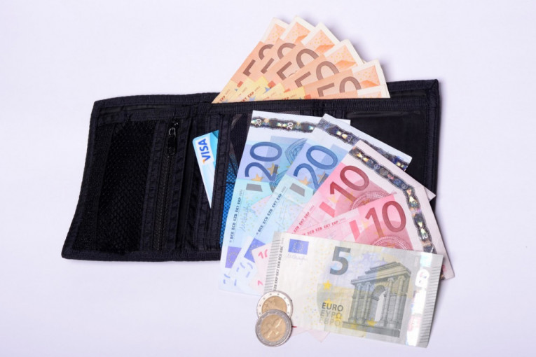 Prosečna februarska neto plata u Severnoj Makedoniji 454 evra