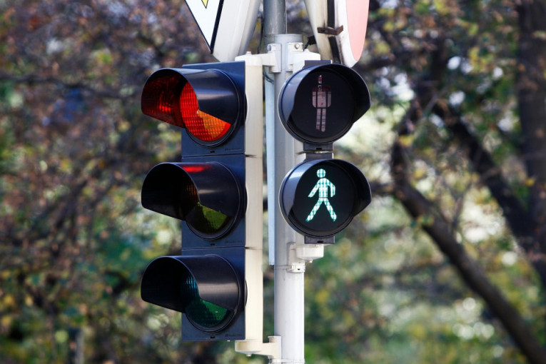 Za bolje funkcionisanje saobraćaja: Pametni semafori na 95 raskrsnica u Beogradu