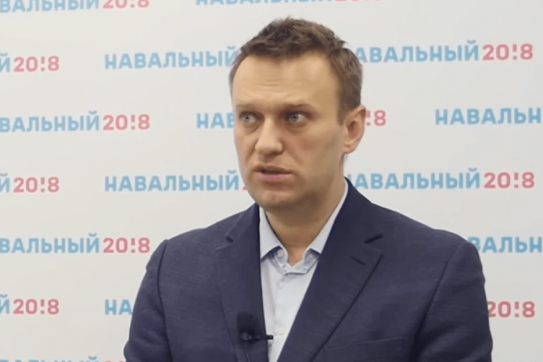 Navaljni poleteo za Rusiju: Policija uhapsila nekoliko njegovih prostalica na aerodromu u Moskvi (VIDEO)