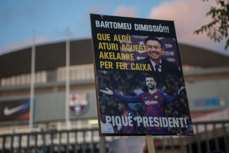 Ništa od odlaska Bartomeua: Barselonina noćna mora traje, omraženi predsednik se sakrio iza korone