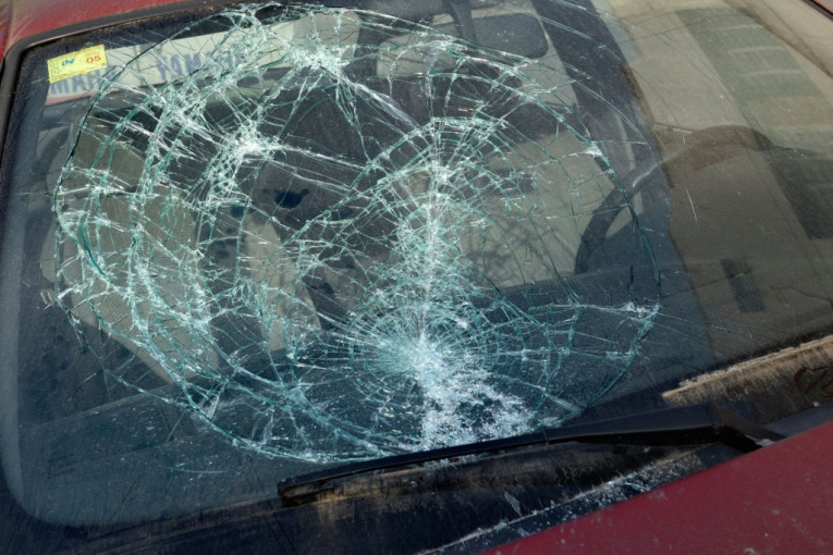Užas u Zrenjaninu: Mladić autom pokosio ženu (60) na biciklu
