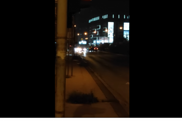 Opasna vožnja u Sarajevu: Glavnom saobraćajnicom vozio u suprotnom smeru  (VIDEO)