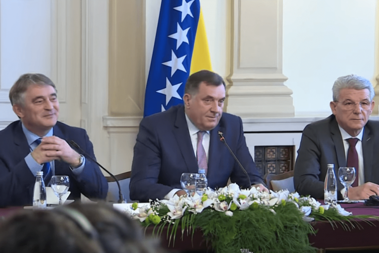 Završeno glasanje u Predsedništvu BiH: Komšić i Džaferović za, Dodik protiv priznanja samoproglašenog Kosova
