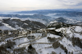 Pao prvi sneg u Srbiji: Pahulje najavljuju da se bliži zimska sezona (VIDEO)