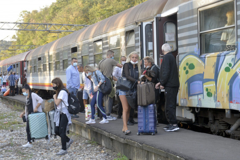 Izgubljeni u prevozu: Za proputovanje vozom kroz Beograd morate da presednete na - autobus