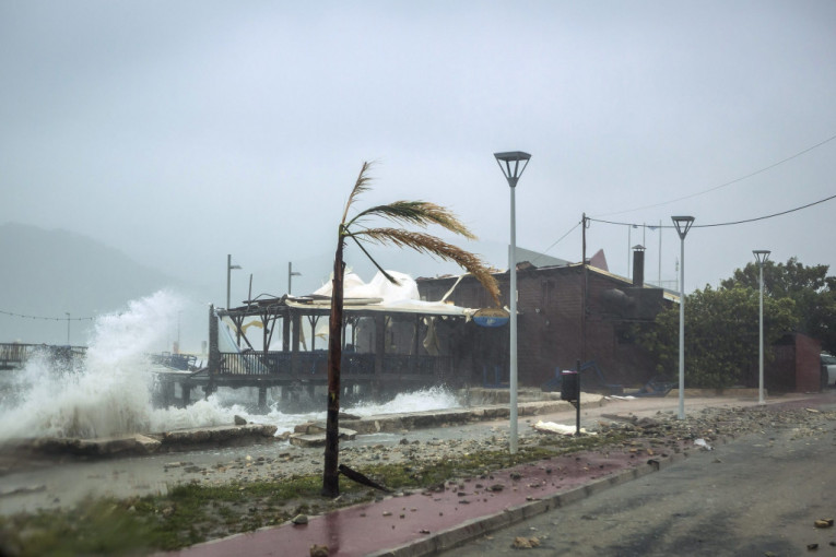 Nevreme u Grčkoj: Uragan "Janos" odneo dva života, pričinjena velika materijalna šteta (FOTO+VIDEO)