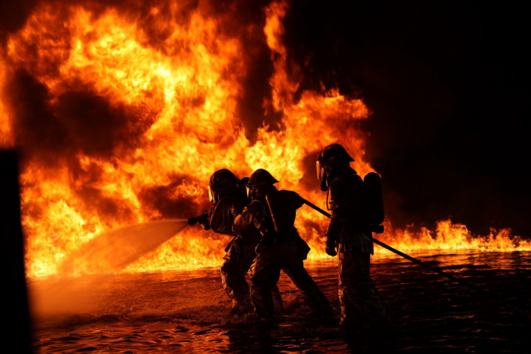 Prokletije i Katunska nahija u plamenu: Jak vetar otežava gašenje vatre