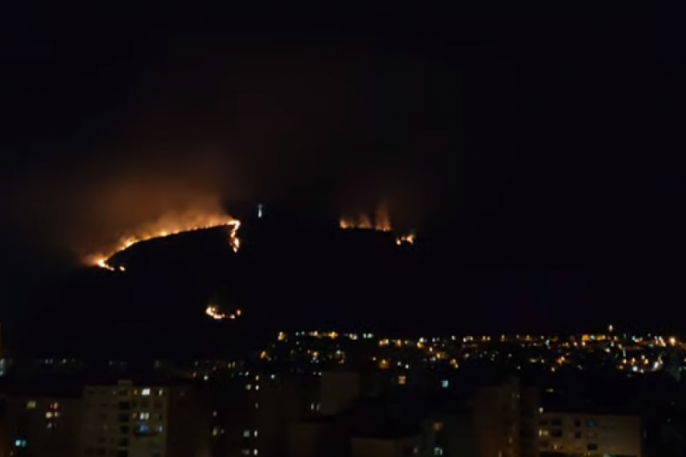 Požar iznad Mostara ne jenjava: Vatrogasci štite naselja, pred meštanima besana noć (VIDEO)