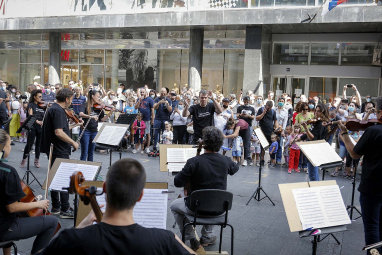 Muzika svuda! Beogradska filharmonija iznenadila prolaznike u Knez Mihailovoj!