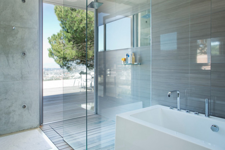 Da li je prozor u tuš kabini dobro rešenje za vaše kupatilo?