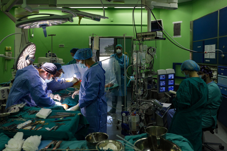Srpski hirurzi prvi put operisali pomoću holograma: Sa operacionog stola pravac kući i to bez bola u kičmi