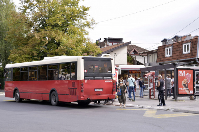 Haos u gradskom autobusu u Beogradu: Jedan napao putnika, drugi mu ukrao sat!