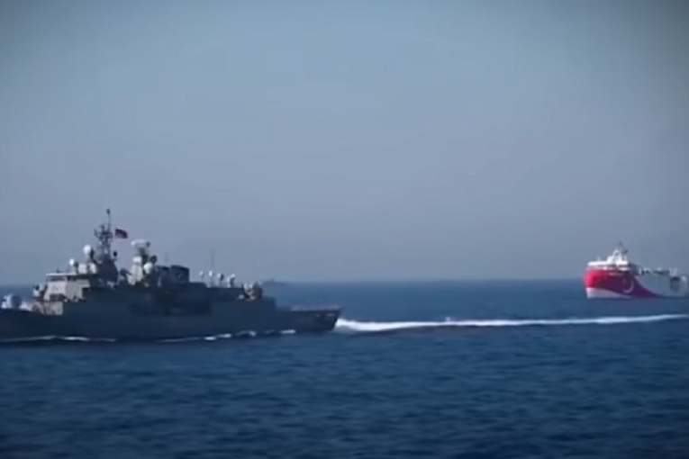 Tenzije na vrhuncu: Turska tvrdi - Grčka otvorila vatru na teretni brod u Egeju! Osvanuo i snimak (VIDEO)