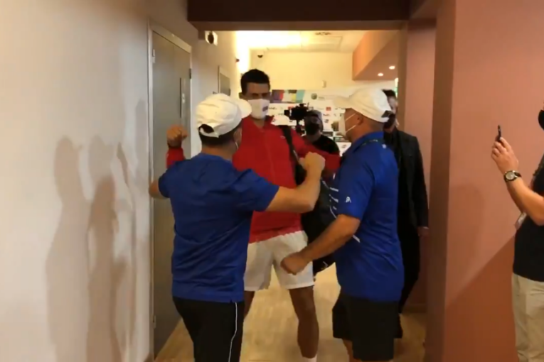 Sjajno! Novak pronašao genijalan način da proslavi trijumf u Rimu sa svojim timom (Video)