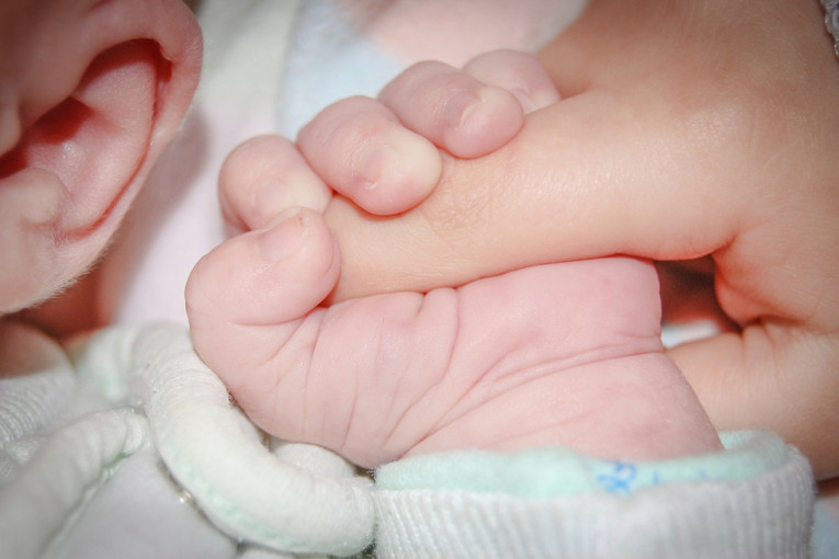 U kragujevačkom Univerzitetskom kliničkom centru rođena prva beba iz odmrznutih embriona