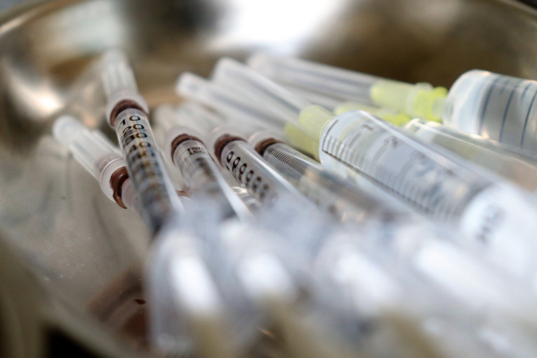 Država će platiti vakcine protiv korone