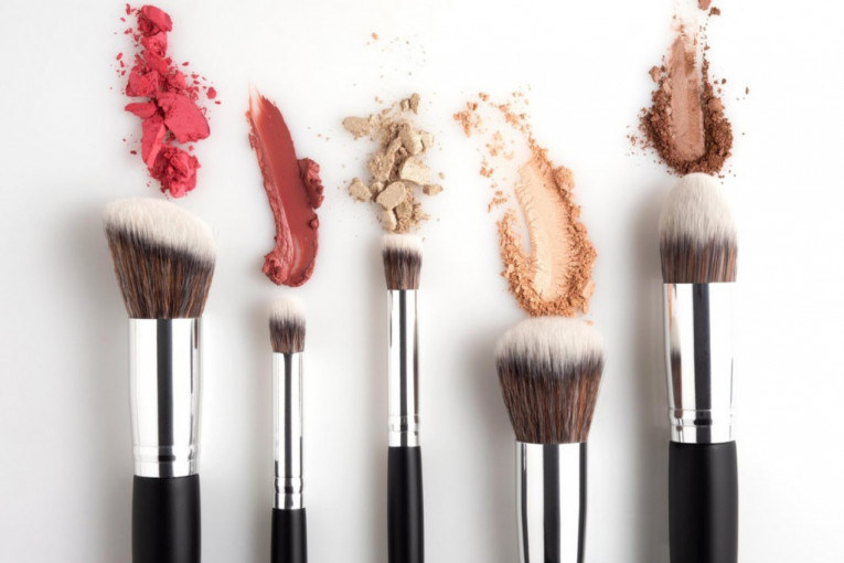 Izbegnite iritaciju i bubuljice: Očistite četkice za šminkanje kao profesionalac